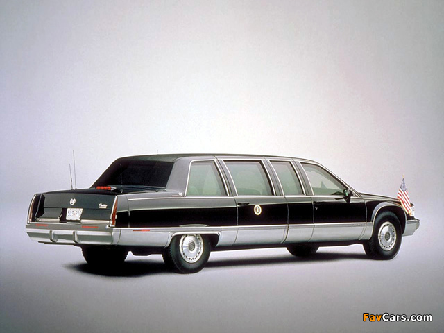 Photos of Cadillac Fleetwood Brougham Presidential 1993 (640 x 480)