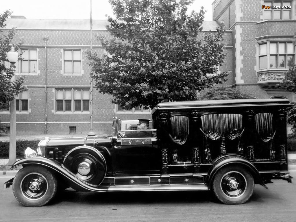 Photos of Cadillac Cathedral Hearse by James Cunningham Son & Co. 1930 (1024 x 768)