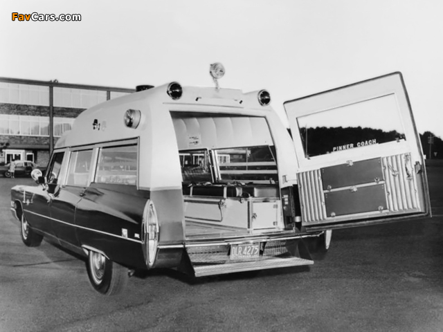 Cadillac Ambulance by Pinner Coach (69890-Z) 1968 pictures (640 x 480)