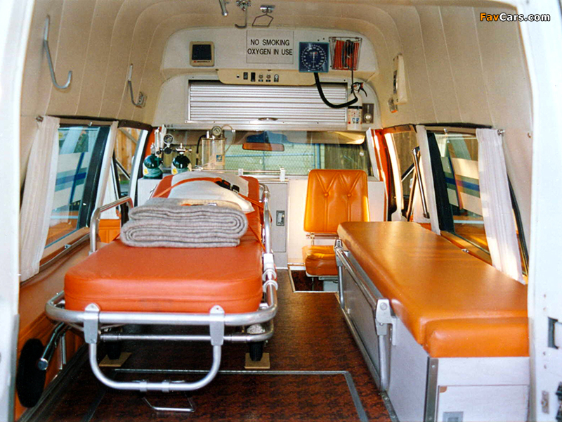 Cadillac Miller-Meteor Lifeliner Ambulance 1977 wallpapers (800 x 600)