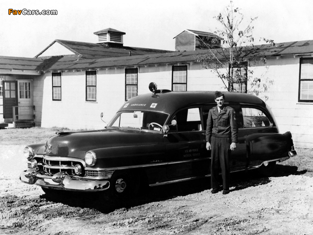 Photos of Cadillac Ambulance by Meteor 1951 (640 x 480)