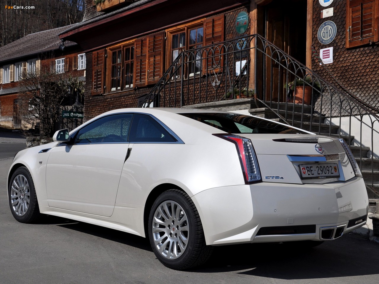 Cadillac CTS Coupe 2010 photos (1280 x 960)