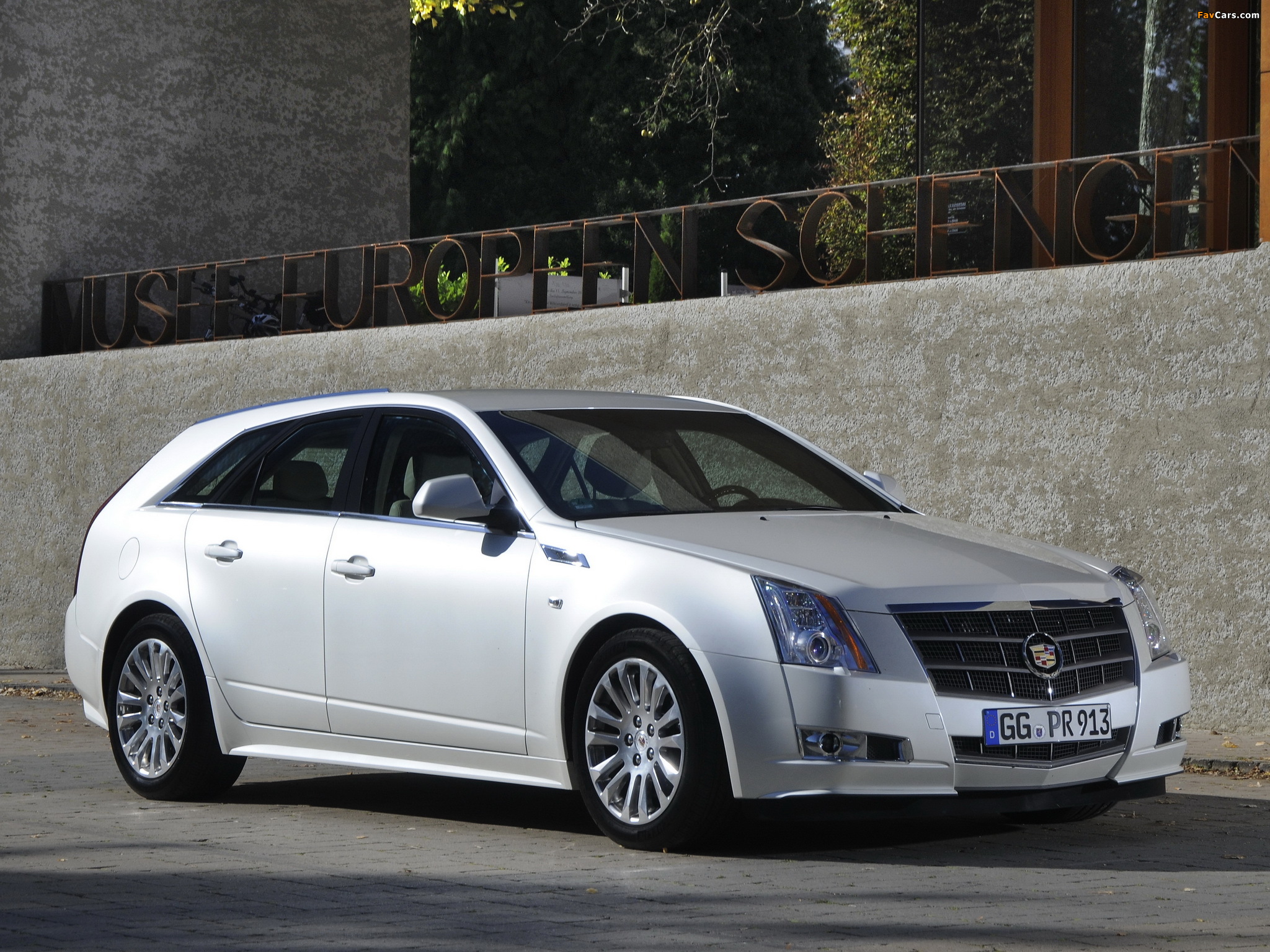 Cadillac CTS Sport Wagon EU-spec 2010 pictures (2048 x 1536)