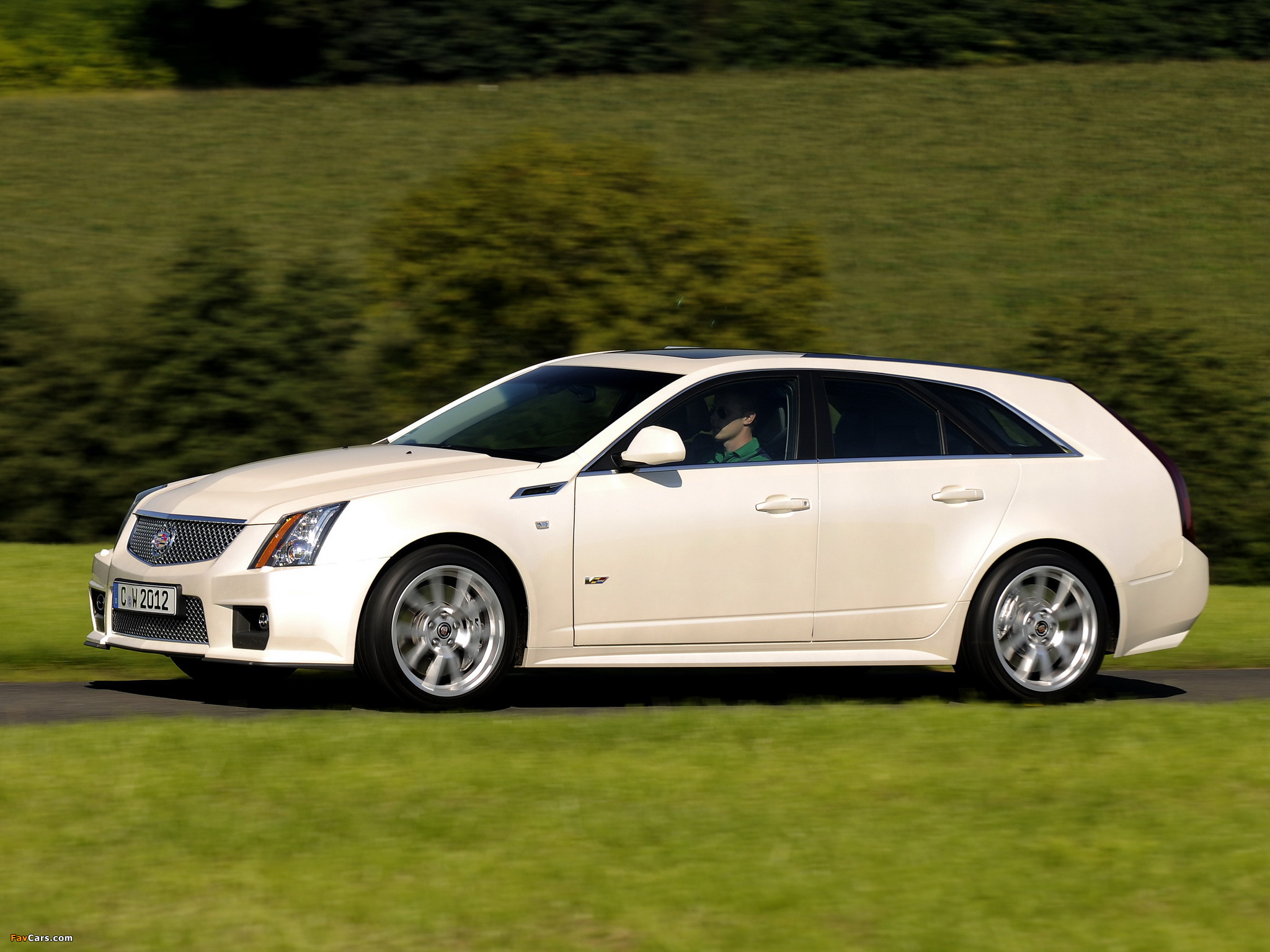 Cadillac CTS-V Sport Wagon EU-spec 2010 pictures (2048 x 1536)