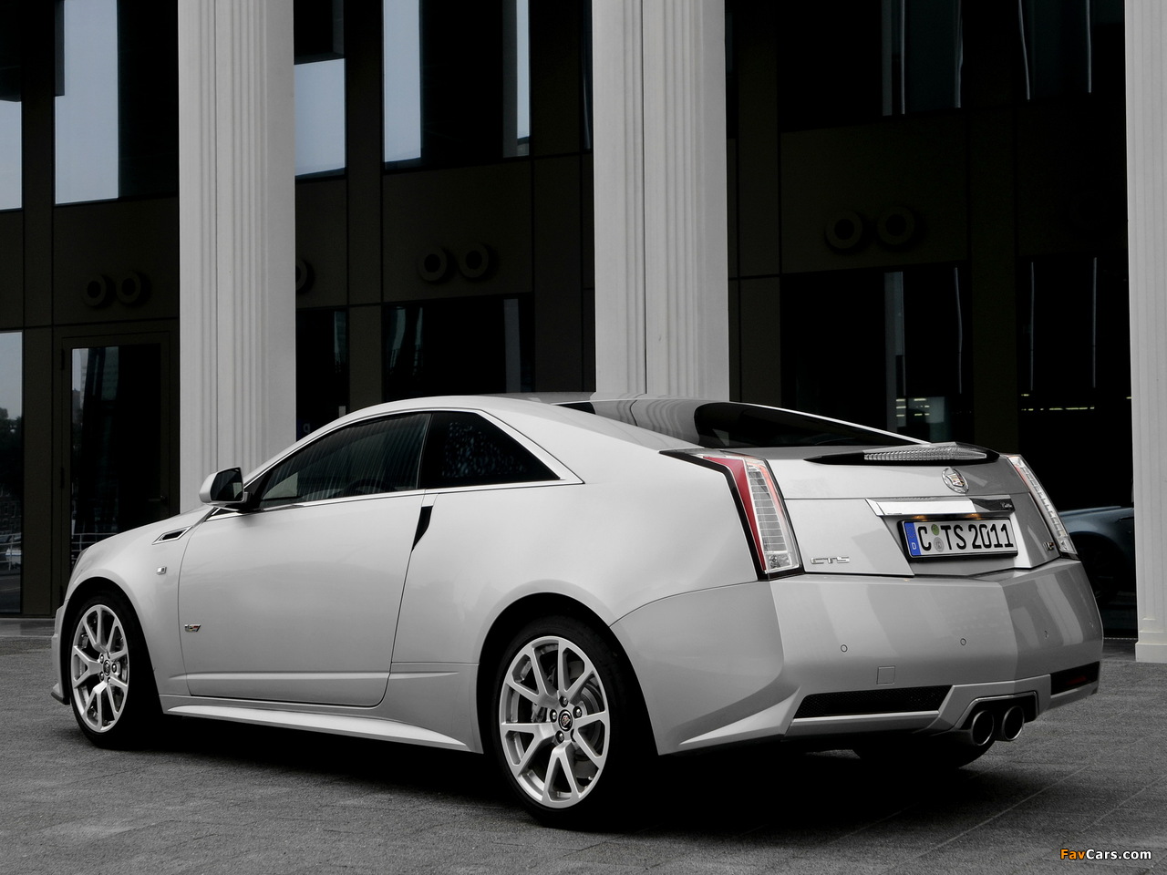 Images of Cadillac CTS-V Coupe EU-spec 2010 (1280 x 960)