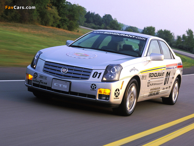 Photos of Cadillac CTS Bondurant Racing School 2002–07 (640 x 480)