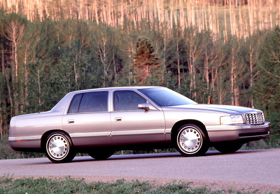 Cadillac DeVille 1997–99 pictures