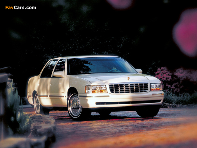 Cadillac DeVille dElegance 1997–99 photos (640 x 480)