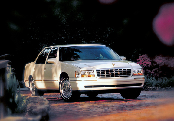Cadillac DeVille dElegance 1997–99 photos