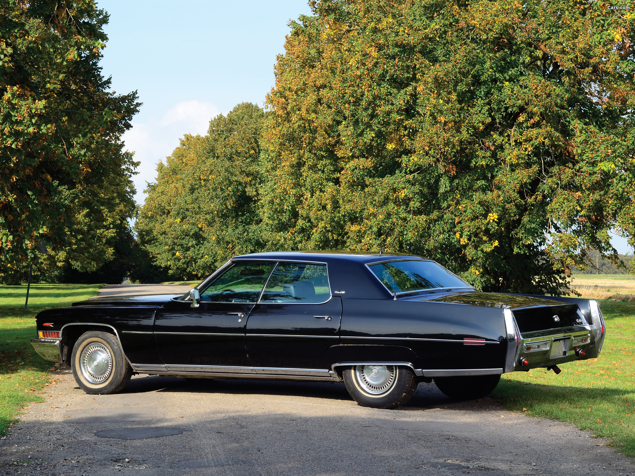 Images of Cadillac Sedan de Ville (D49-B) 1972 (2048 x 1536)