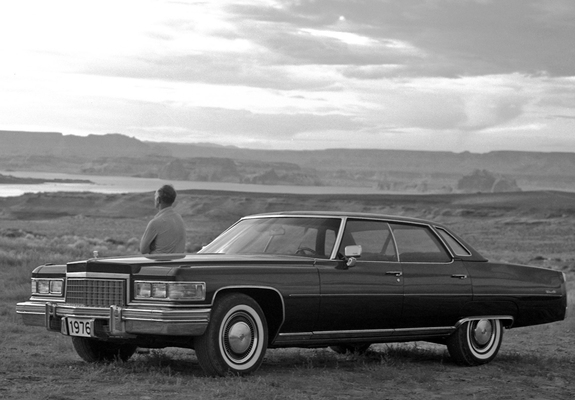 Images of Cadillac Sedan de Ville (D49) 1976