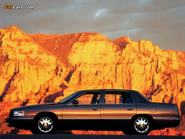 Images of Cadillac DeVille Concours 1997–99 (640 x 480)