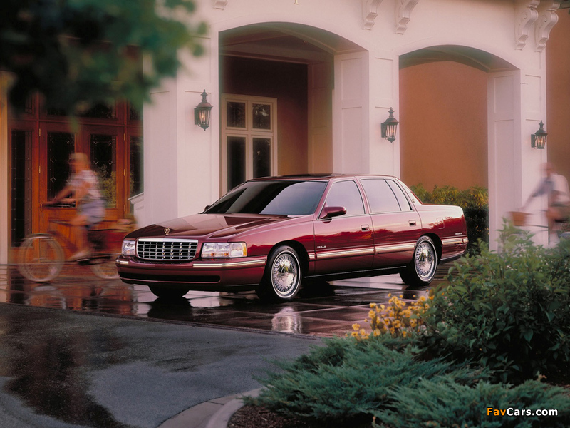 Images of Cadillac DeVille dElegance 1997–99 (800 x 600)