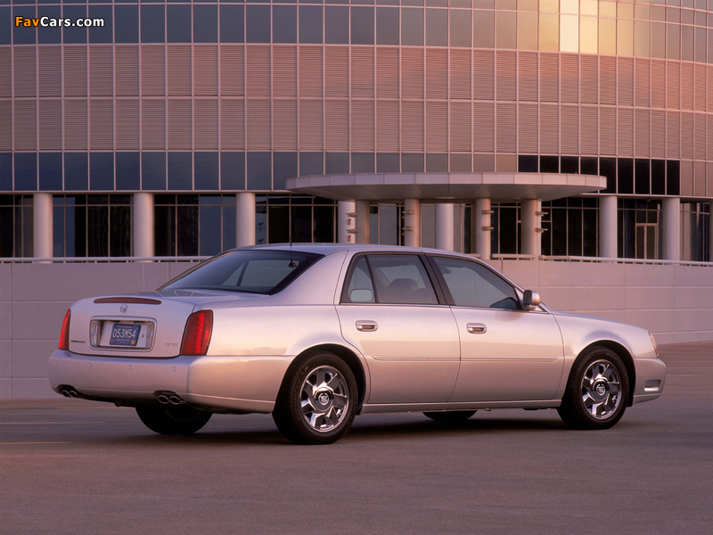 Images of Cadillac DeVille DTS 2000–05 (800 x 600)