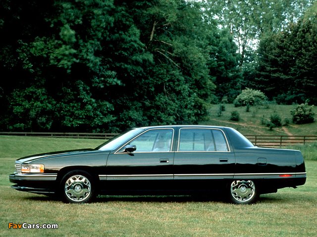 Photos of Cadillac DeVille Concours 1994–96 (640 x 480)