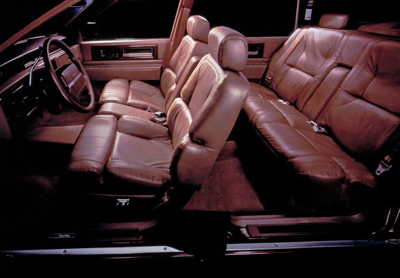 Pictures of Cadillac Sedan de Ville 1989–93