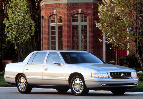 Pictures of Cadillac DeVille Concours 1997–99
