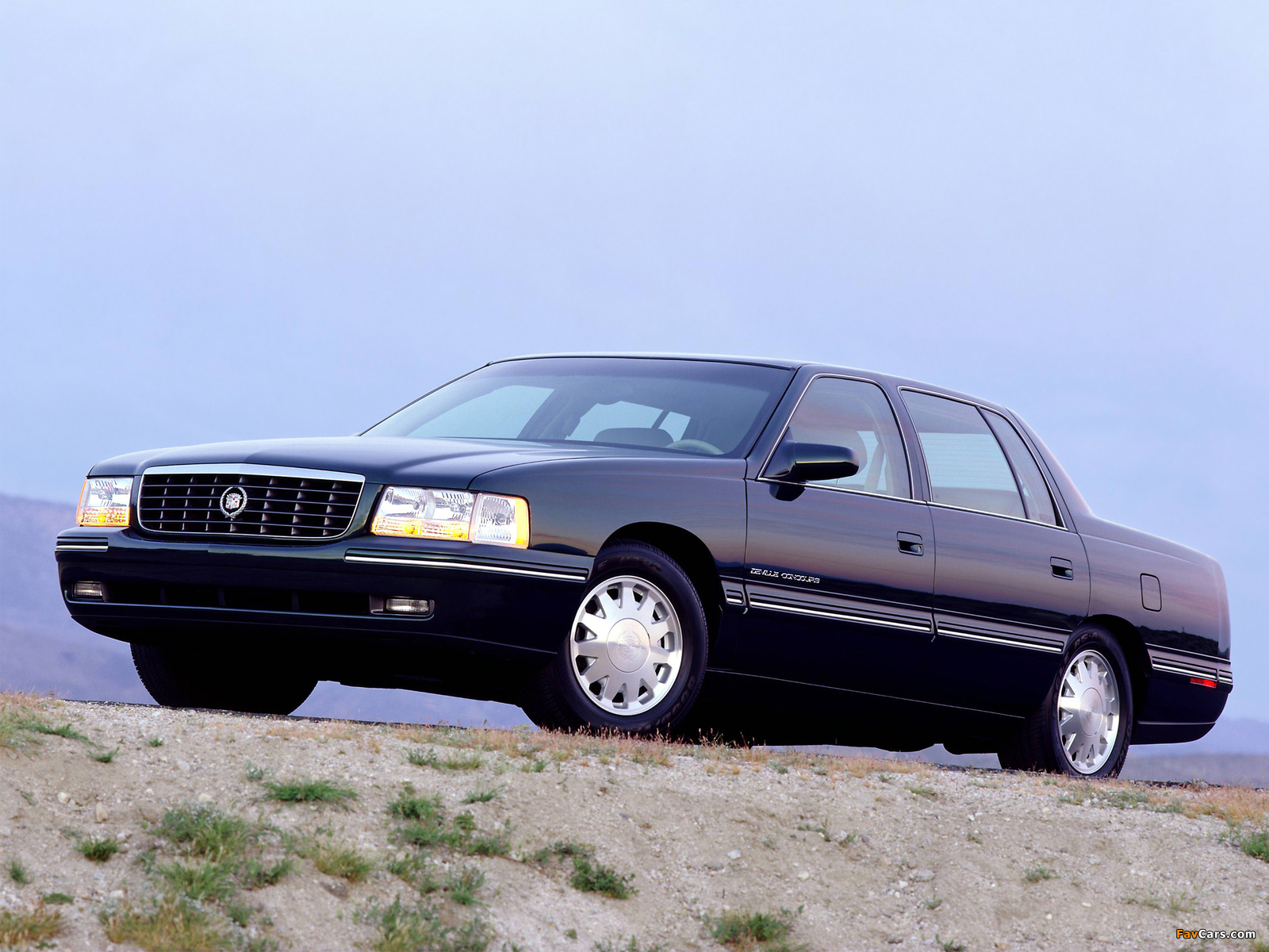 Pictures of Cadillac DeVille Concours 1997–99 (1600 x 1200)