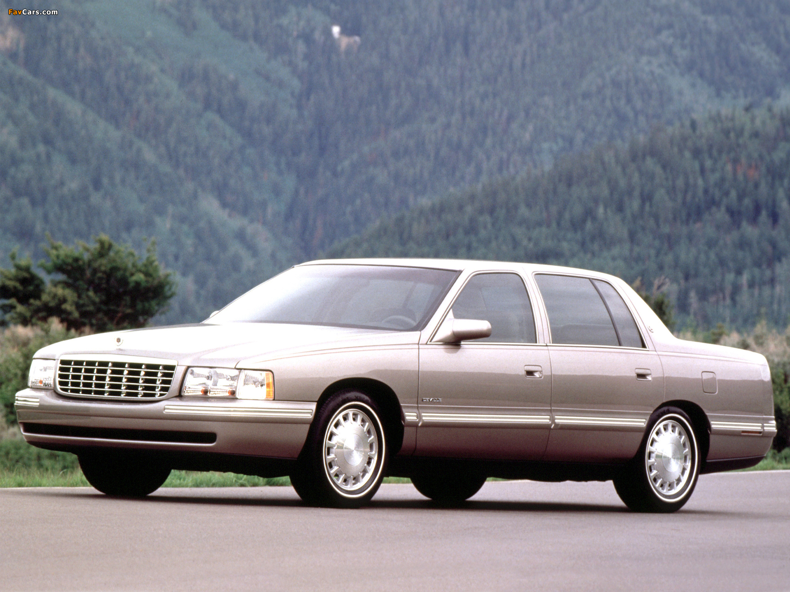 Pictures of Cadillac DeVille 1997–99 (1600 x 1200)