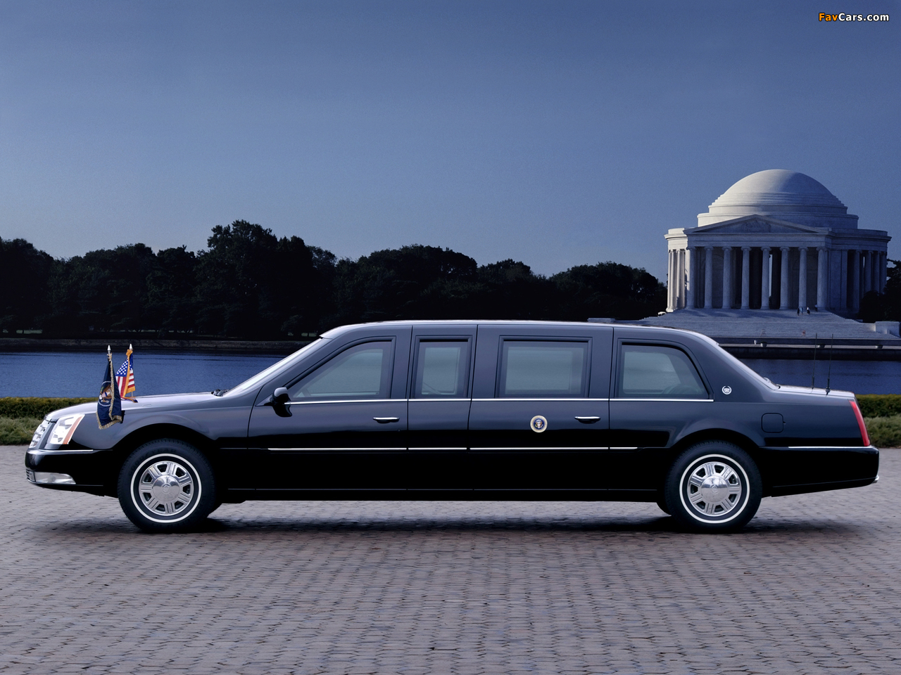 Cadillac DTS Presidential State Car 2005 wallpapers (1280 x 960)