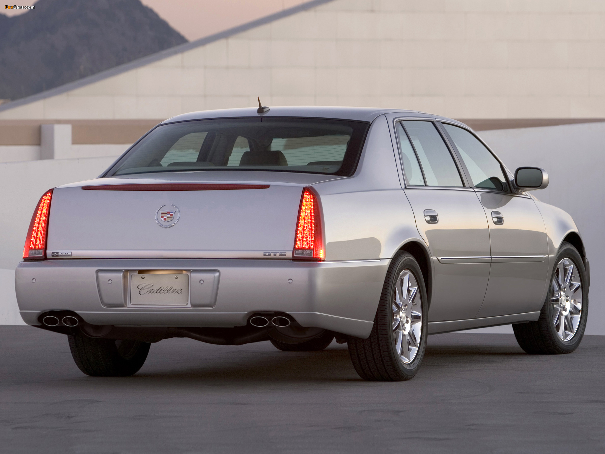 Photos of Cadillac DTS 2005–11 (2048 x 1536)