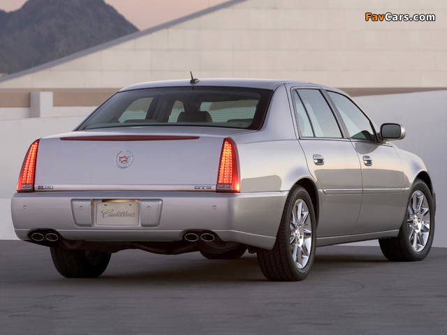 Photos of Cadillac DTS 2005–11 (640 x 480)