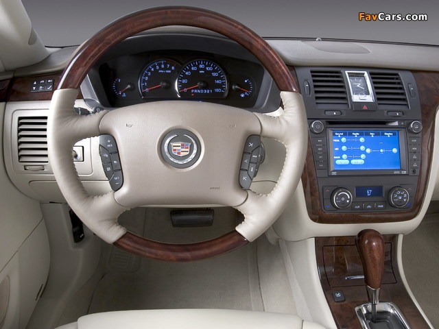 Pictures of Cadillac DTS 2005–11 (640 x 480)