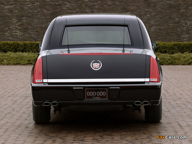 Cadillac DTS Presidential State Car 2005 wallpapers (640 x 480)