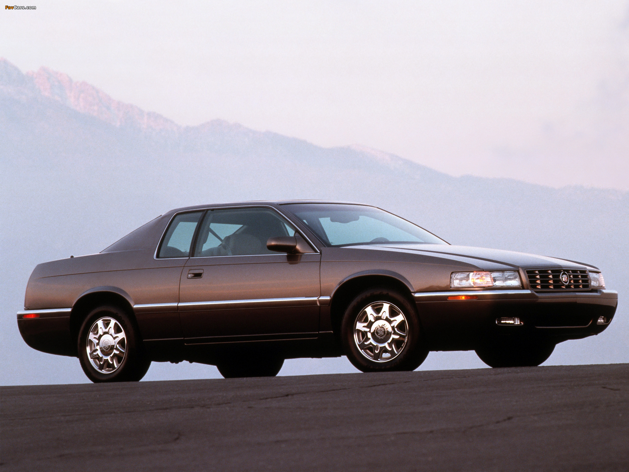 Photos of Cadillac Eldorado Touring Coupe 1995–2002 (2048 x 1536)