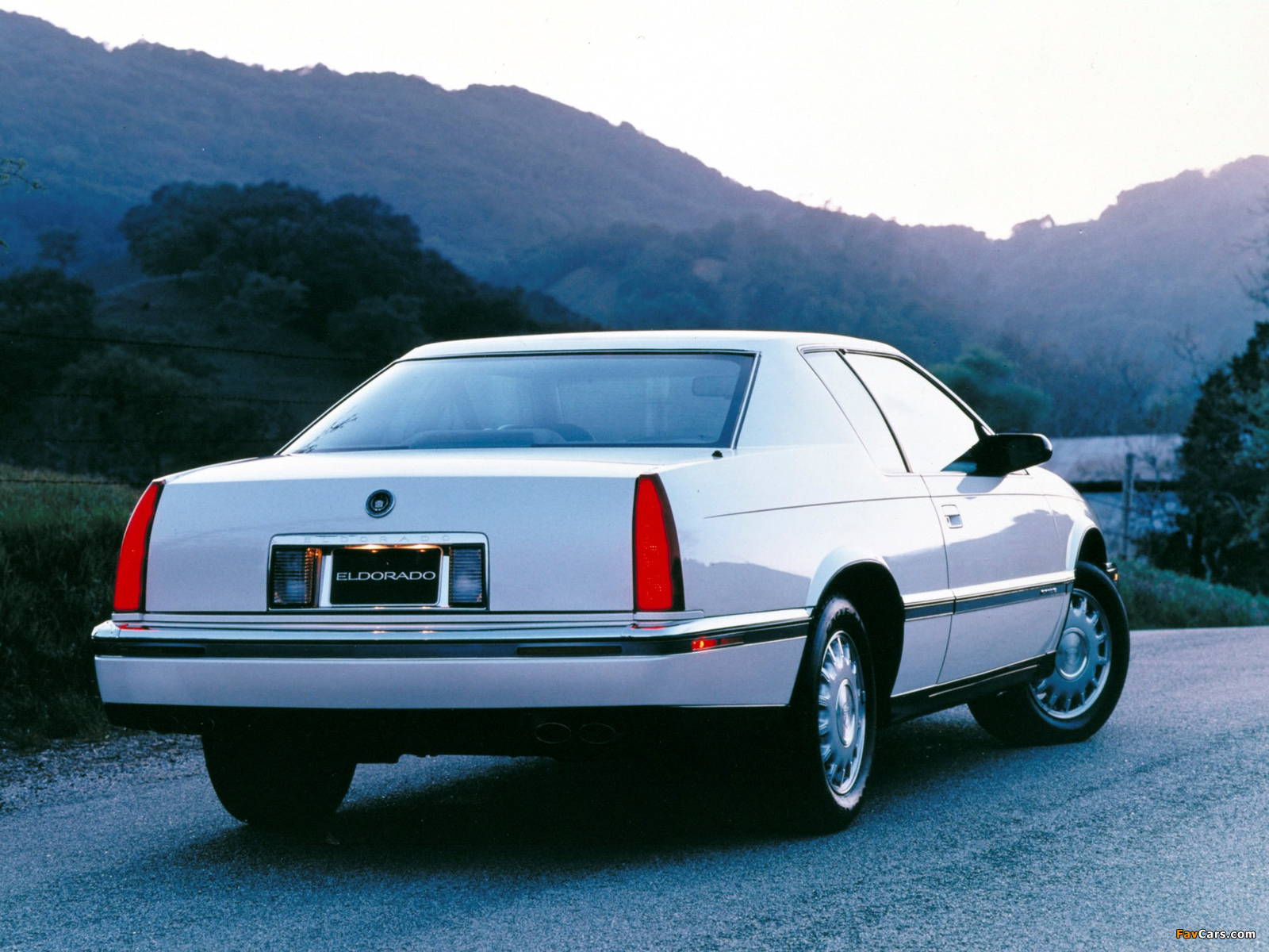 Pictures of Cadillac Eldorado Touring Coupe 1992–94 (1600 x 1200)