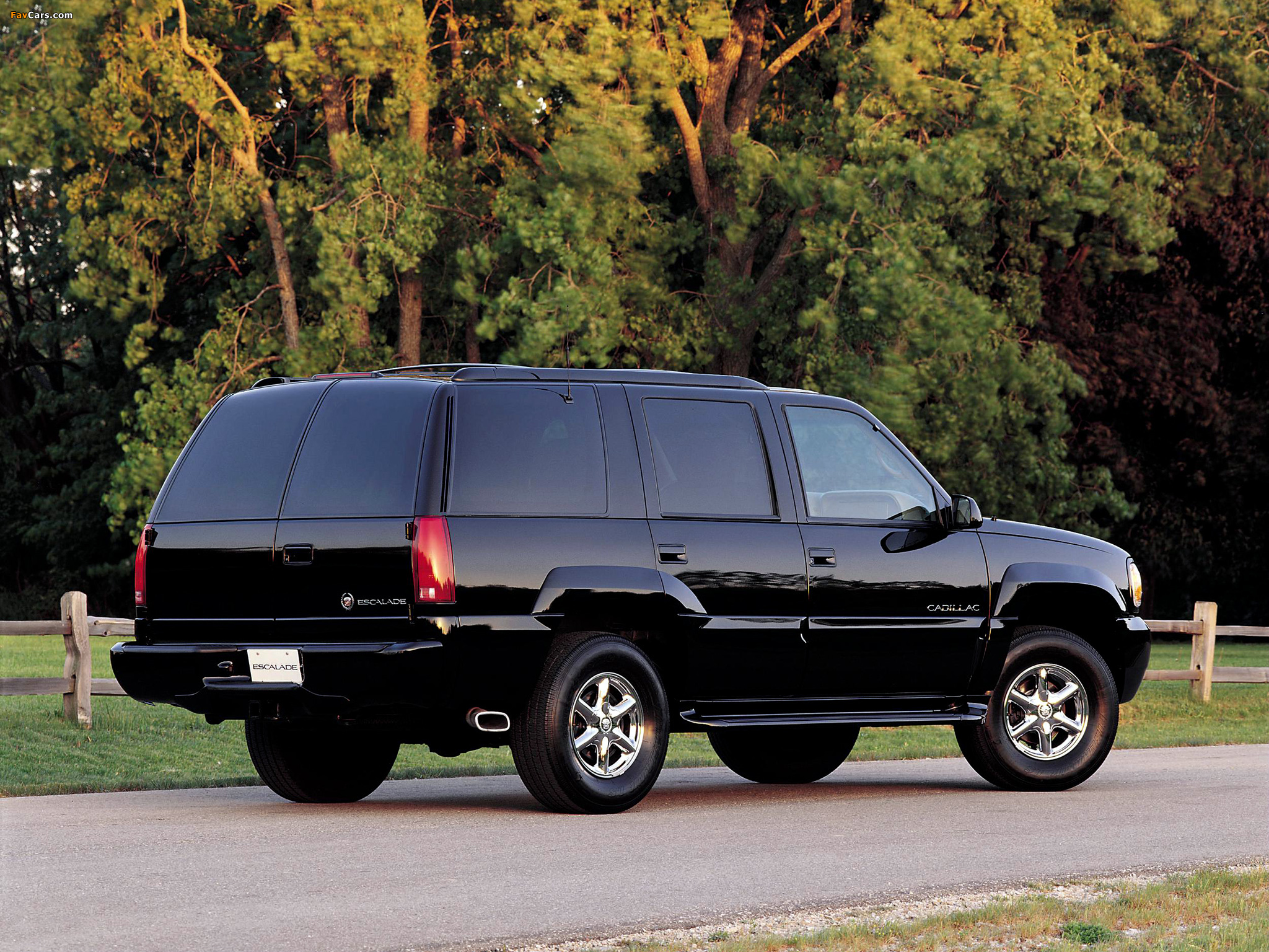 Photos of Cadillac Escalade 1999–2000 (2048 x 1536)