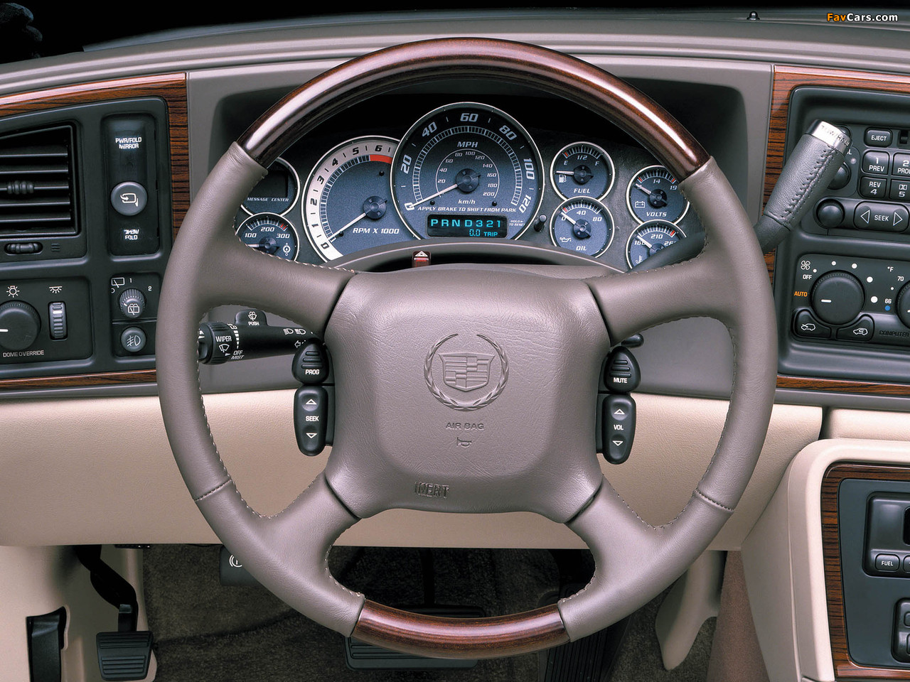 Photos of Cadillac Escalade 2001–06 (1280 x 960)