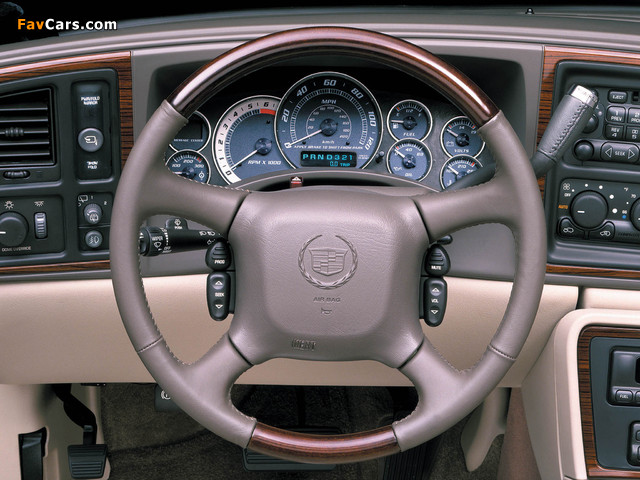 Photos of Cadillac Escalade 2001–06 (640 x 480)