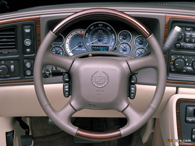 Photos of Cadillac Escalade 2001–06 (800 x 600)