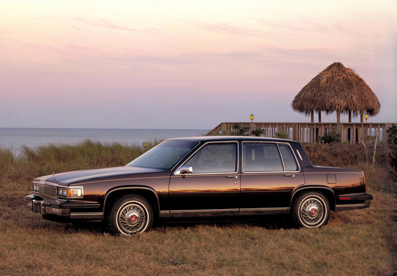 Cadillac Fleetwood 1985–88 pictures