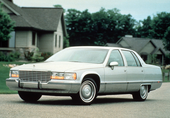 Cadillac Fleetwood 1993–96 pictures