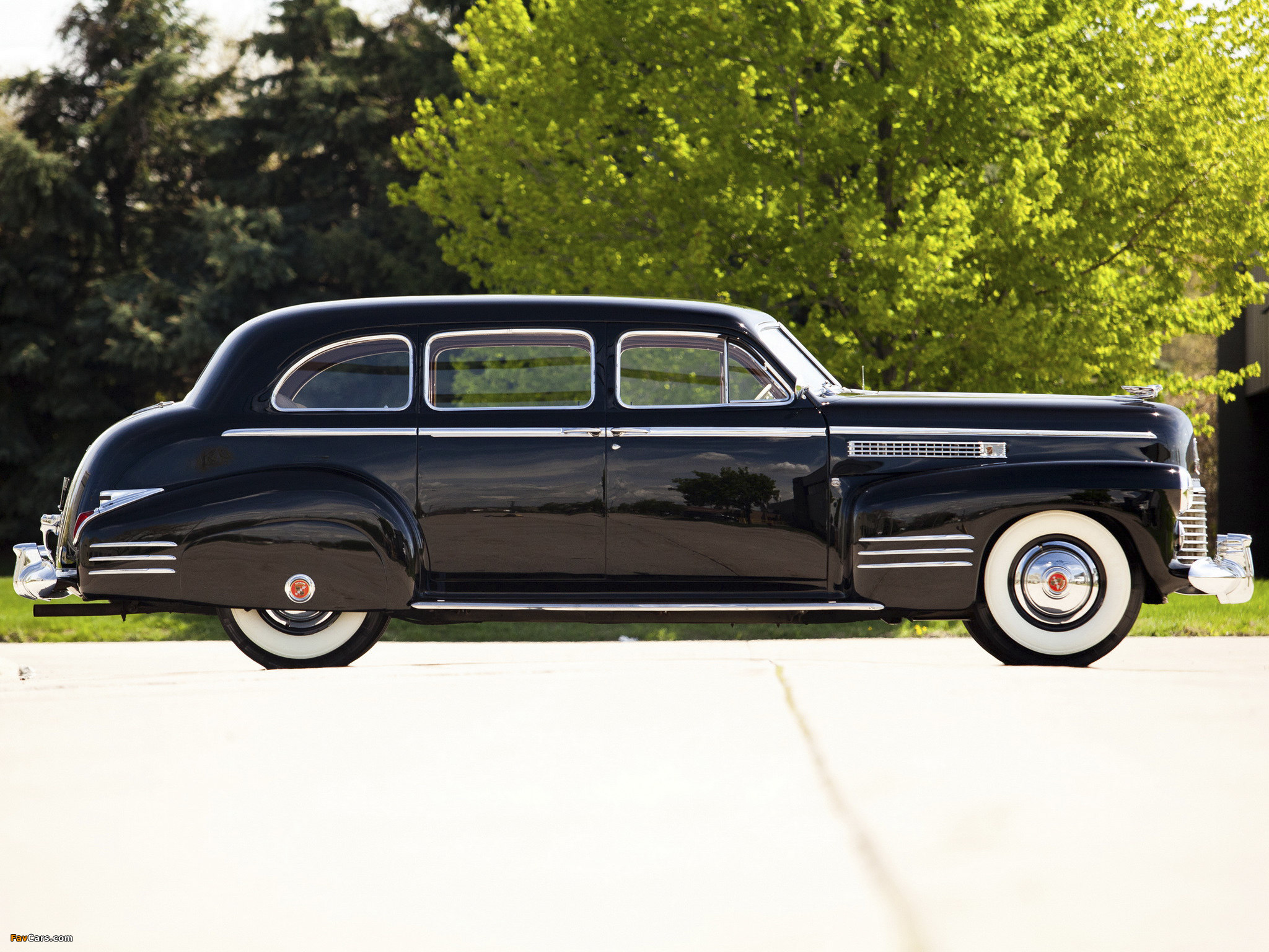 Images of Cadillac Fleetwood Seventy-Five Touring Sedan (41-7519) 1941 (2048 x 1536)