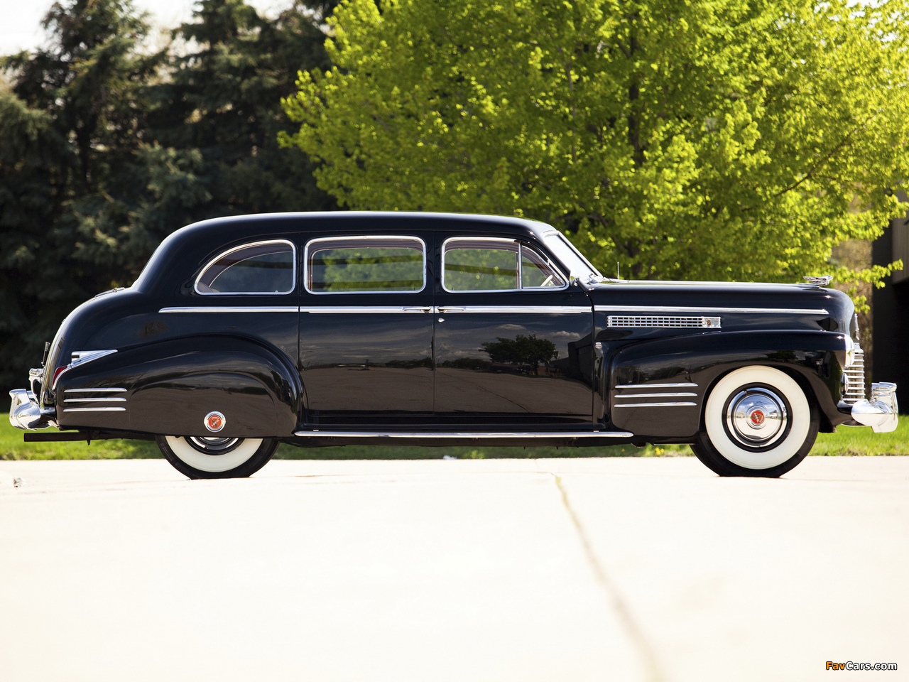 Images of Cadillac Fleetwood Seventy-Five Touring Sedan (41-7519) 1941 (1280 x 960)