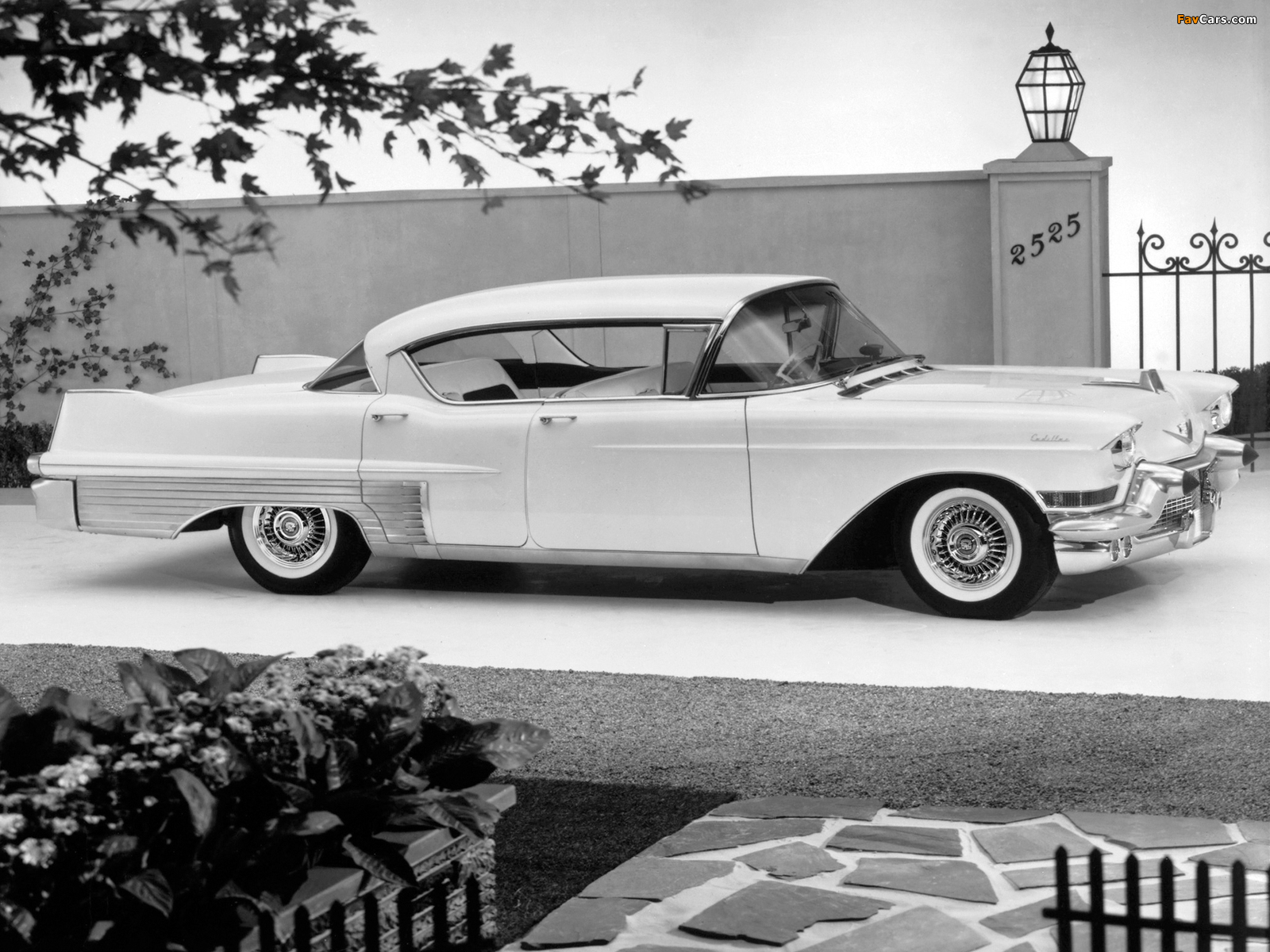 Images of Cadillac Fleetwood Sixty Special 1957 (1600 x 1200)