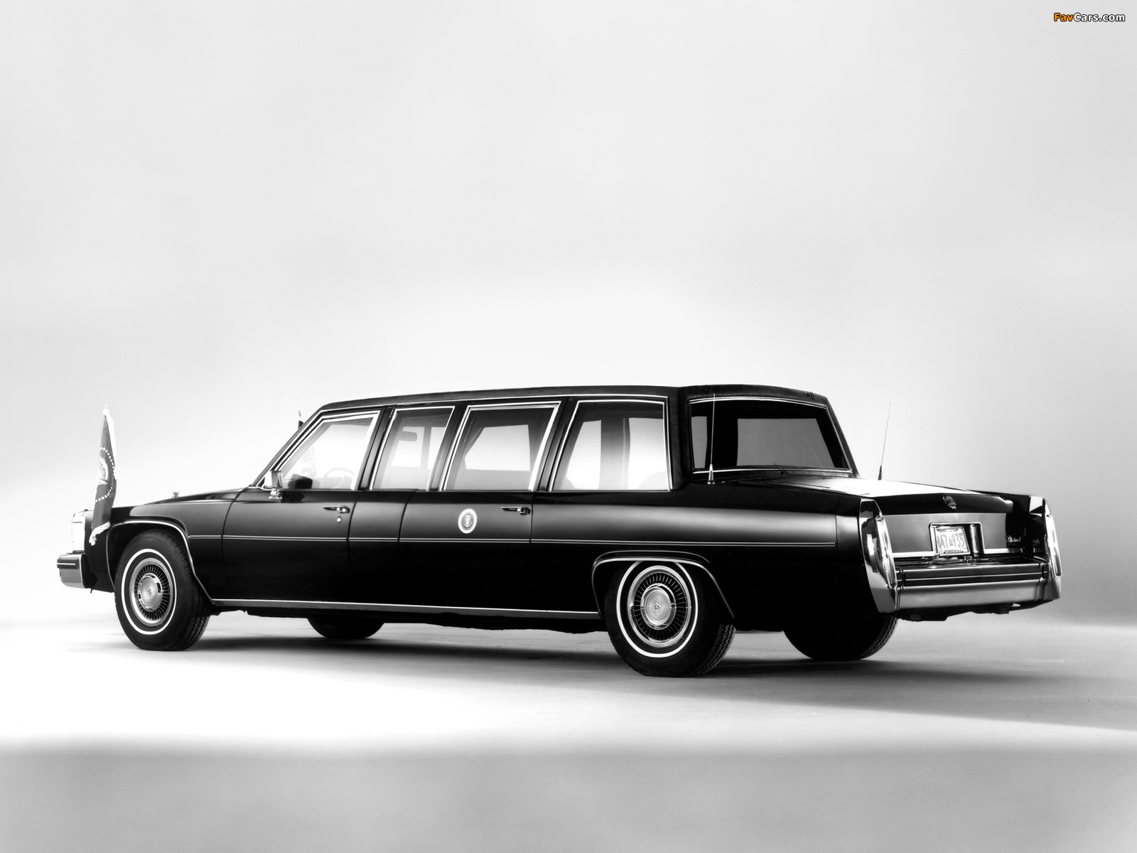 Images of Cadillac Fleetwood Presidential Limousine 1983 (1600 x 1200)