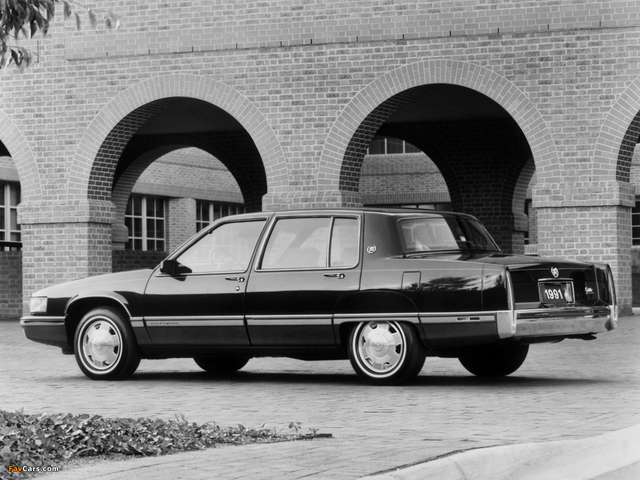 Images of Cadillac Fleetwood 1991–92 (1280 x 960)