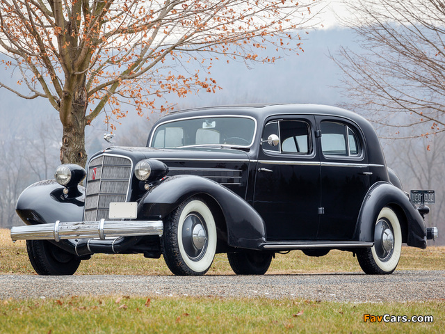Cadillac V8 Series 30 355-D Town Sedan by Fleetwood (6033-S) 1935 photos (640 x 480)