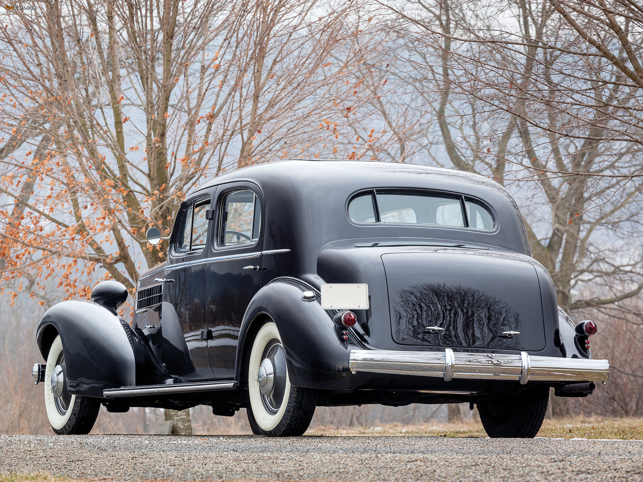 Cadillac V8 Series 30 355-D Town Sedan by Fleetwood (6033-S) 1935 pictures (2048 x 1536)