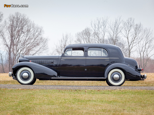 Cadillac V8 Series 30 355-D Town Sedan by Fleetwood (6033-S) 1935 wallpapers (640 x 480)