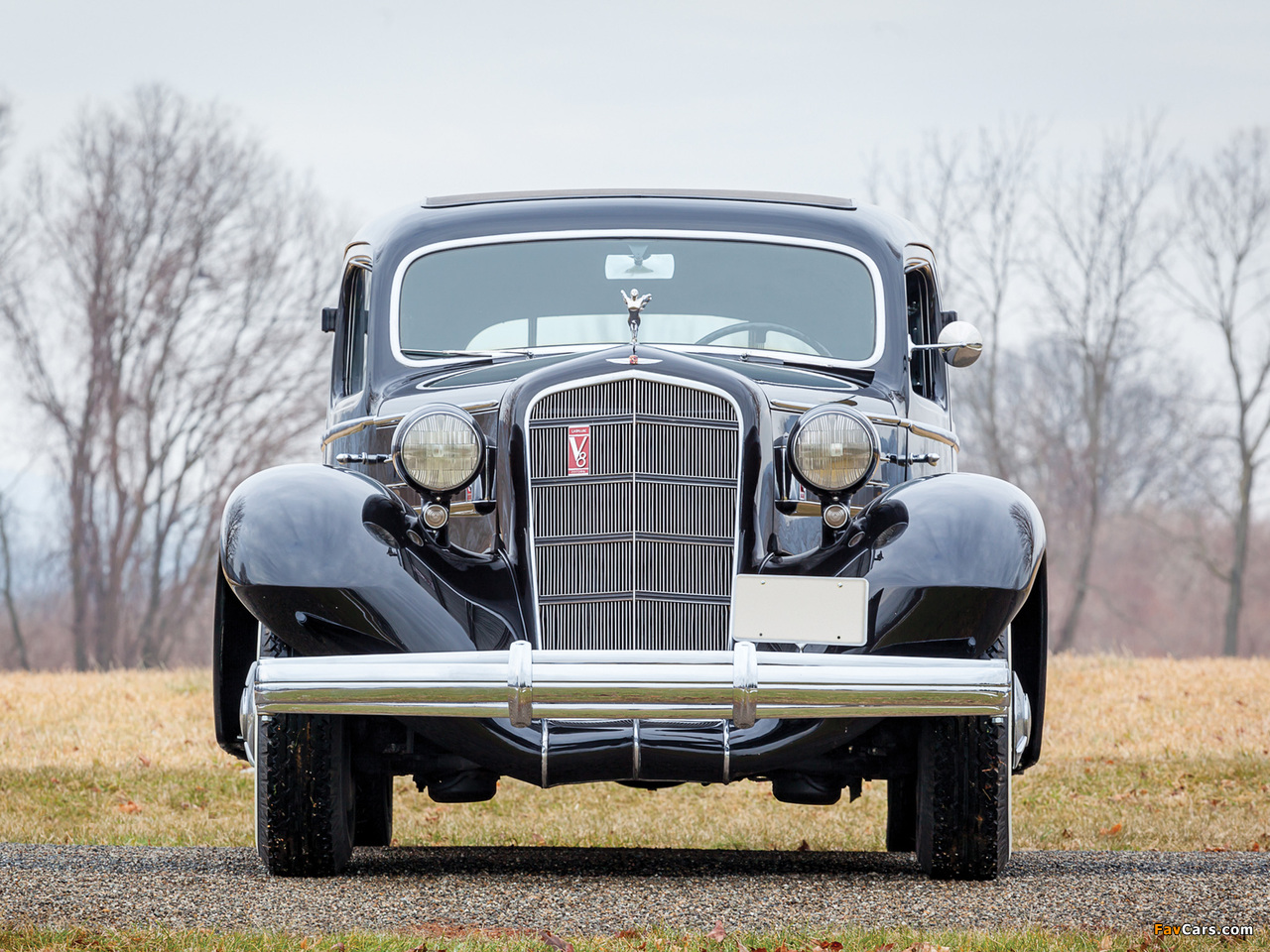 Images of Cadillac V8 Series 30 355-D Town Sedan by Fleetwood (6033-S) 1935 (1280 x 960)