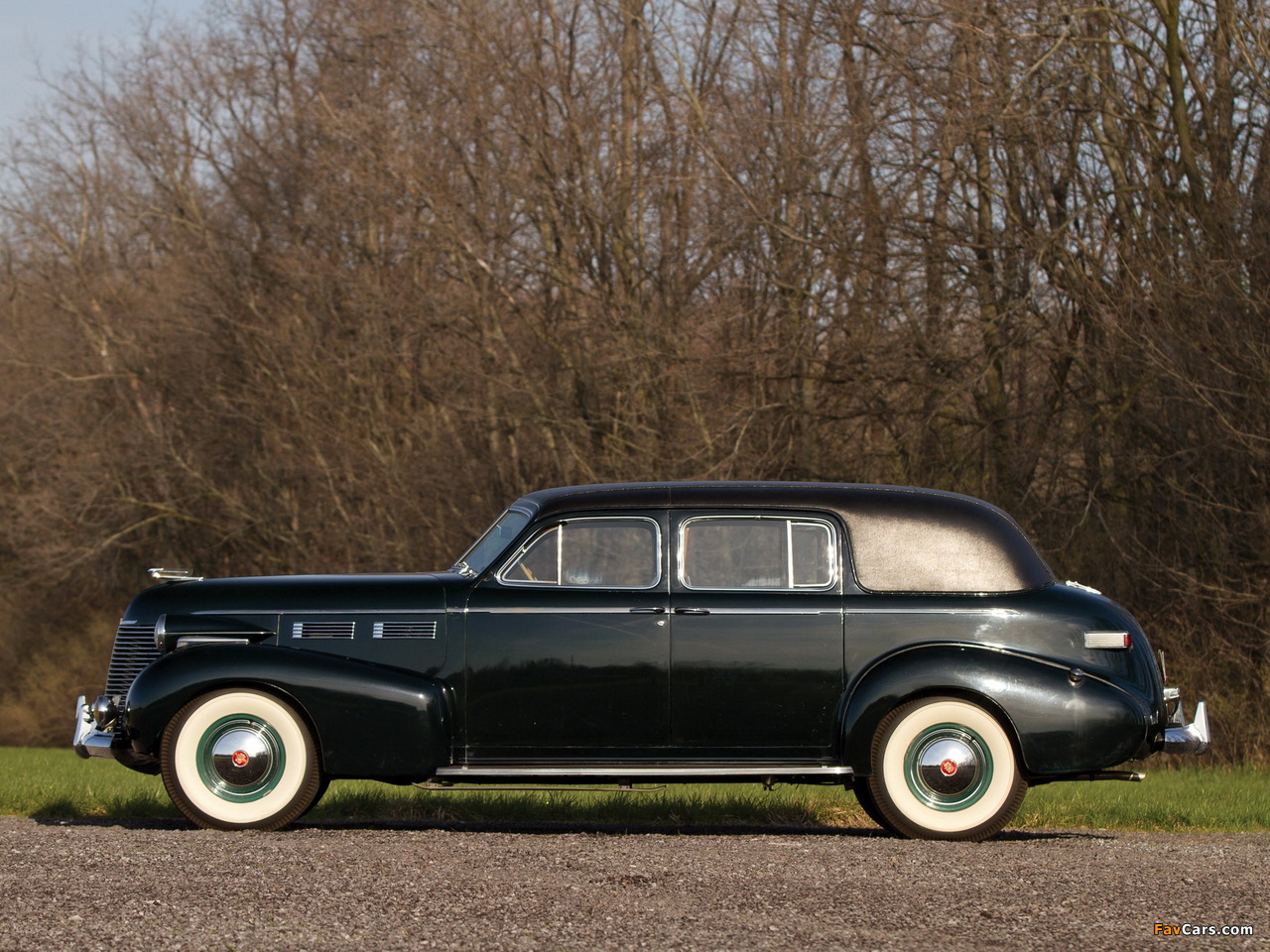 Images of Cadillac Series 72 Formal Sedan by Fleetwood (7233-F) 1940 (1280 x 960)