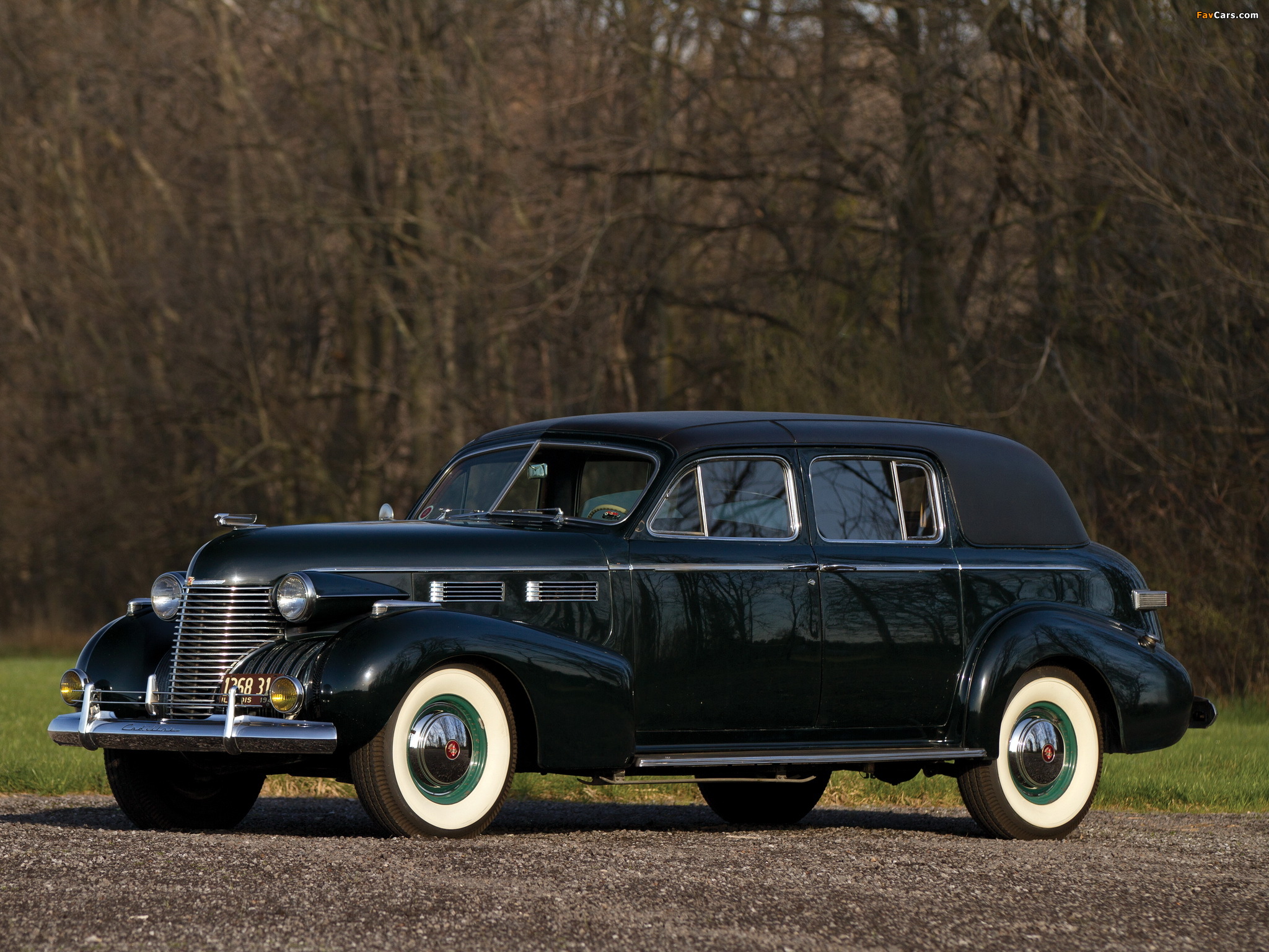 Photos of Cadillac Series 72 Formal Sedan by Fleetwood (7233-F) 1940 (2048 x 1536)