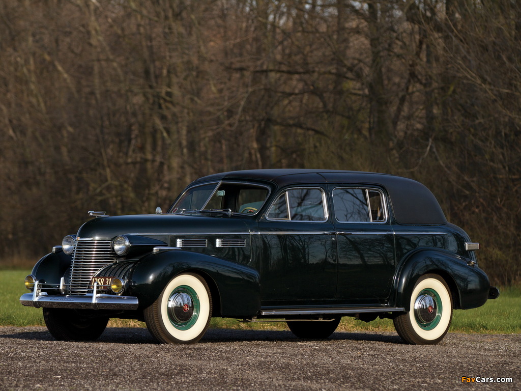 Photos of Cadillac Series 72 Formal Sedan by Fleetwood (7233-F) 1940 (1024 x 768)
