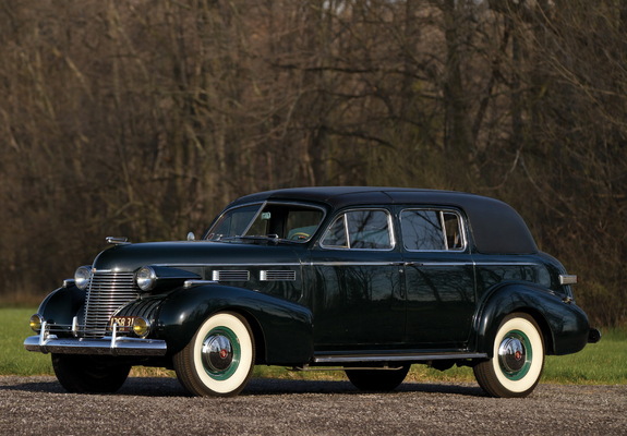 Photos of Cadillac Series 72 Formal Sedan by Fleetwood (7233-F) 1940