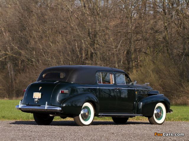 Pictures of Cadillac Series 72 Formal Sedan by Fleetwood (7233-F) 1940 (640 x 480)